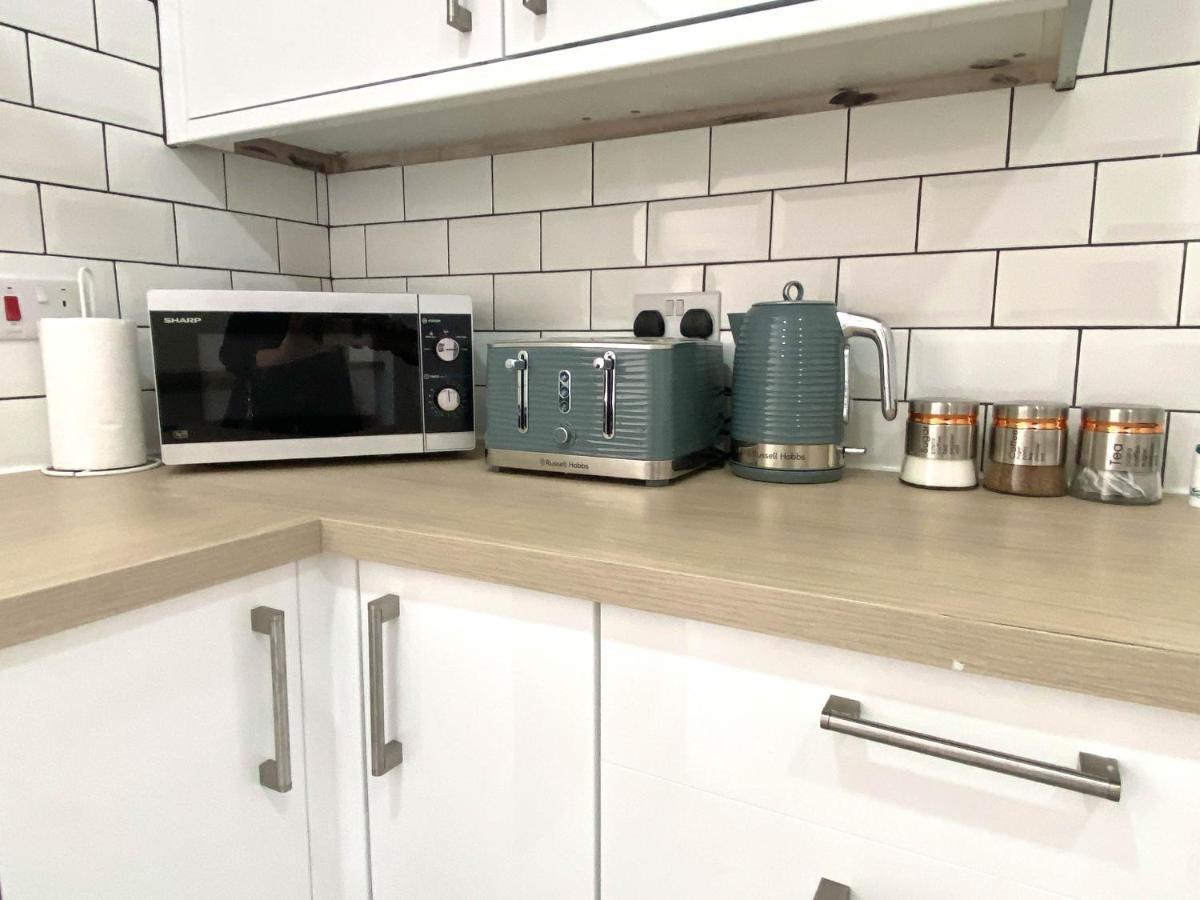 2 Bed Town Centre Nr Theatre Free Park Wi-Fi & Garden Apartment Aylesbury  Exterior photo