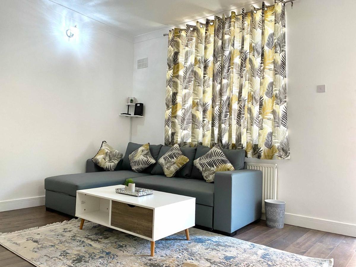 2 Bed Town Centre Nr Theatre Free Park Wi-Fi & Garden Apartment Aylesbury  Exterior photo