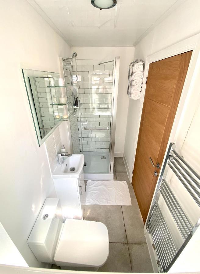 2 Bed Town Centre Nr Theatre Free Park Wi-Fi & Garden Apartment Aylesbury  Exterior photo