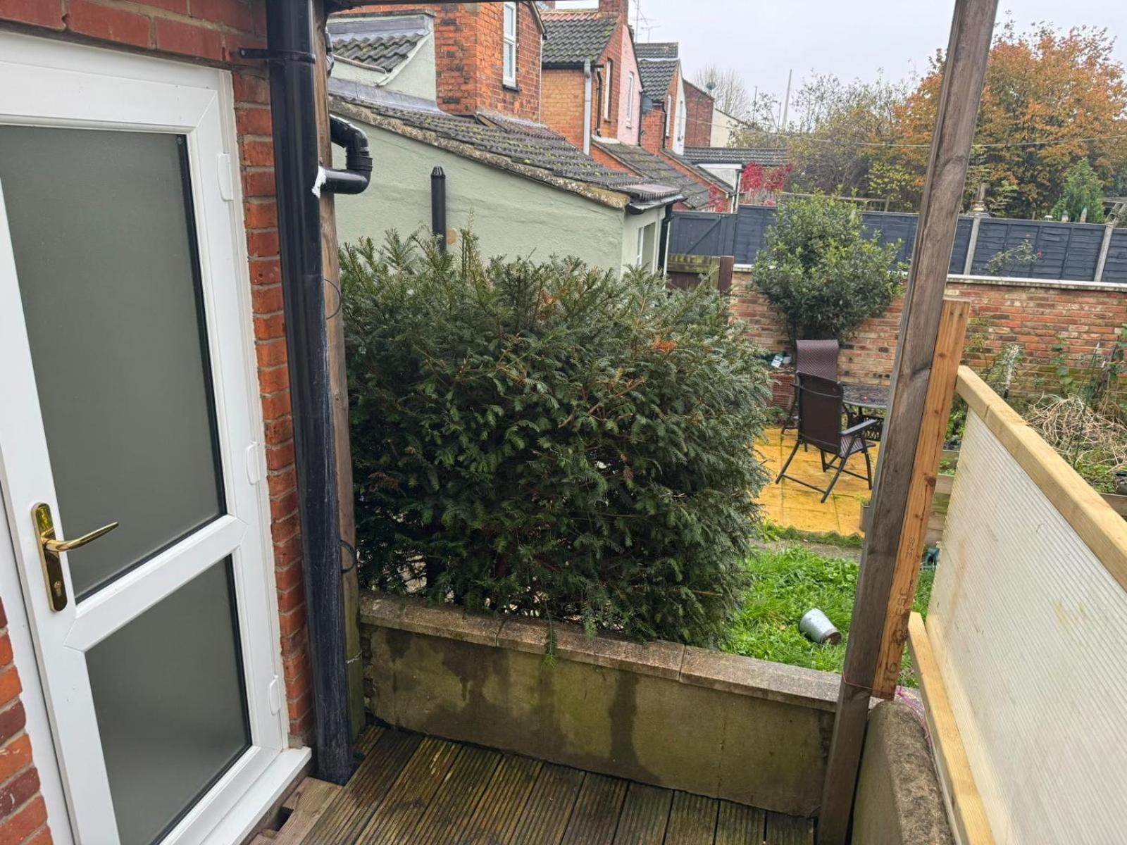 2 Bed Town Centre Nr Theatre Free Park Wi-Fi & Garden Apartment Aylesbury  Exterior photo